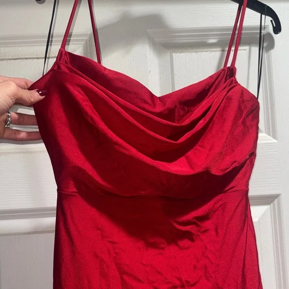 Windsor Striking Red Midi Dress - Picture 2 of 3